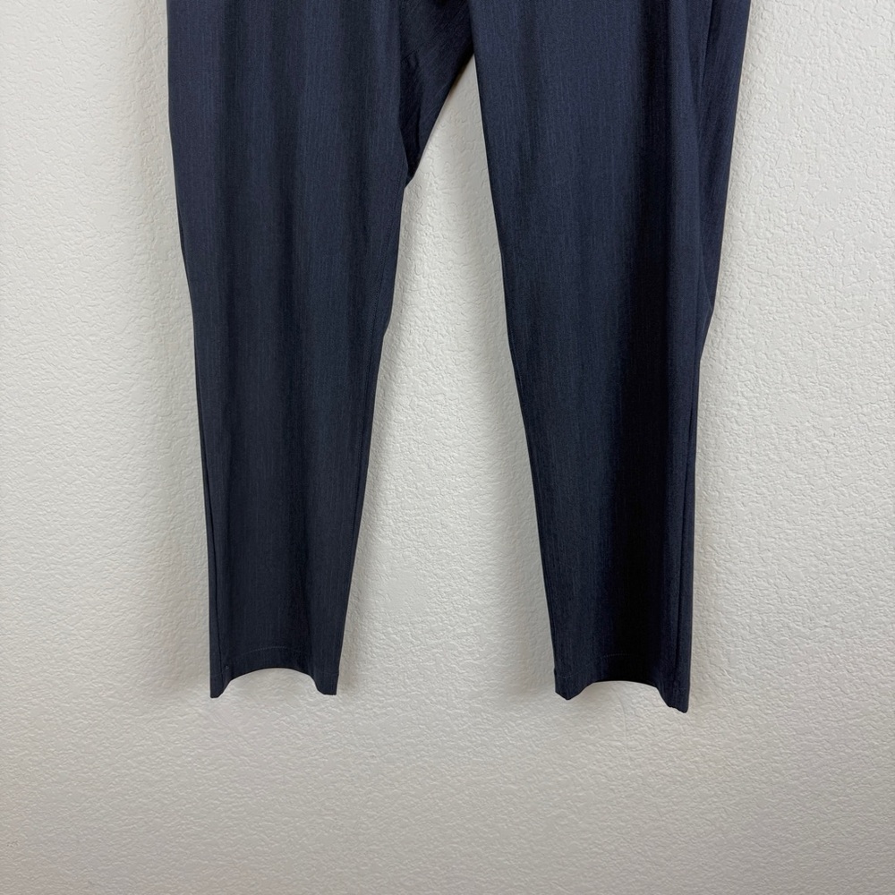 Rhone Commuter® Pro Pant - Slim
Men’s | 35x33 in Navy - Picture 2 of 8